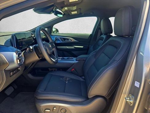 Used 2025 Chevrolet Equinox EV LT image 15