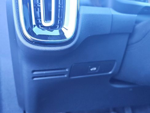 Used 2023 Volvo XC40 Recharge Ultimate image 23