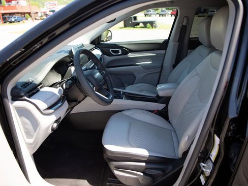 Used 2022 Jeep Compass Latitude AWD/4WD image 20