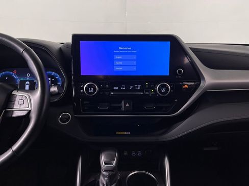 Used 2024 Toyota Highlander Platinum image 15