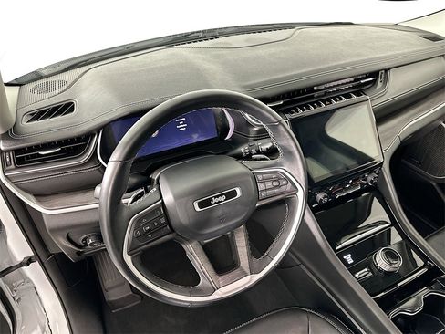 Used 2022 Jeep Grand Cherokee L Limited image 15