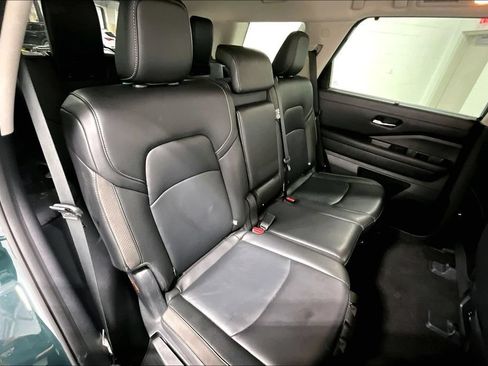 Used 2025 Nissan Pathfinder SL FWD image 32