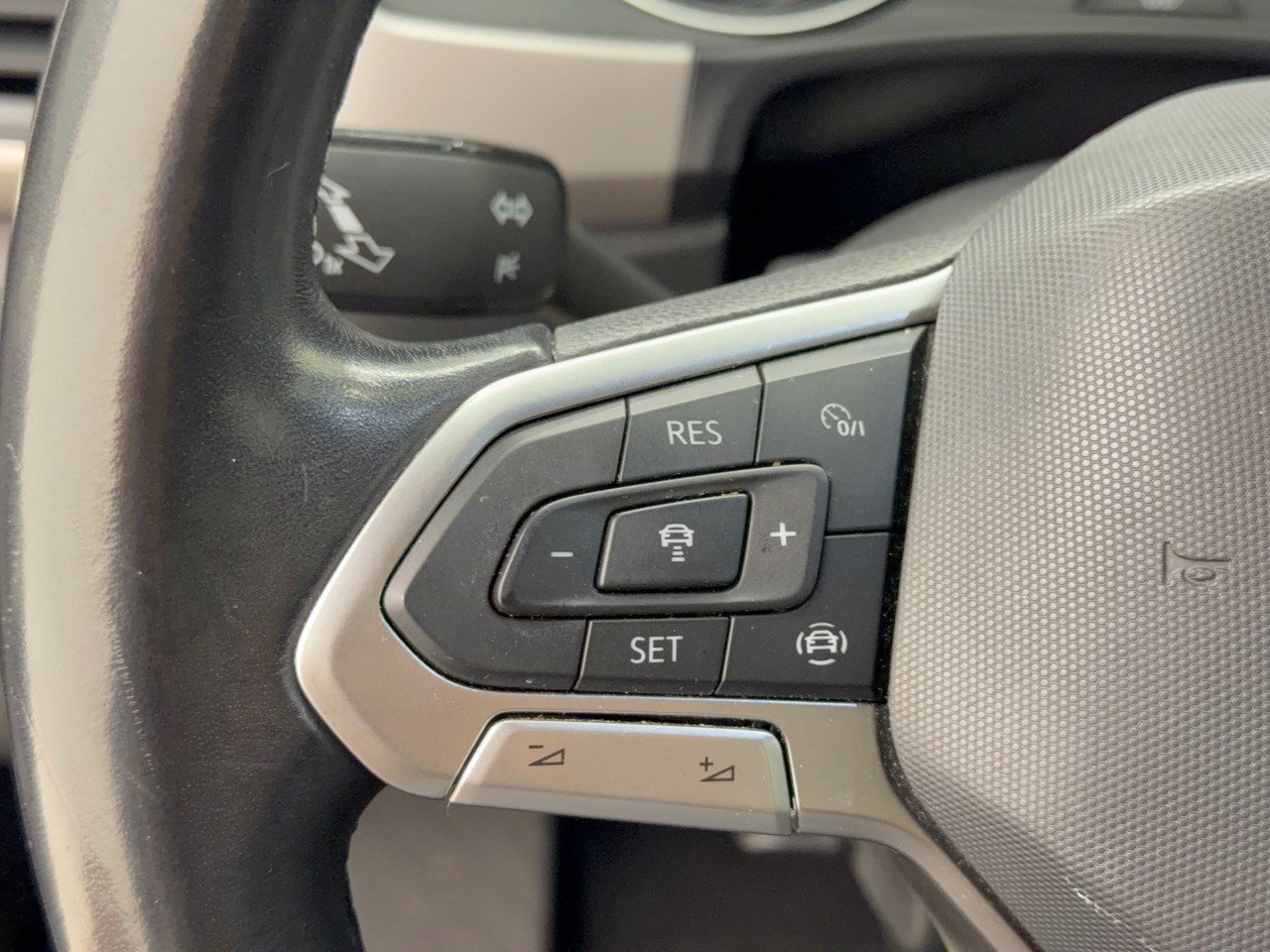 Used 2020 Volkswagen Atlas Cross Sport SE w/ Towing Package FWD image 18