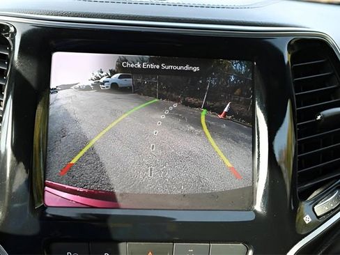 Used 2020 Jeep Cherokee High Altitude image 24