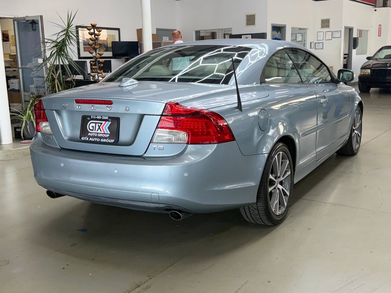 Used 2011 Volvo C70 T5 FWD image 2
