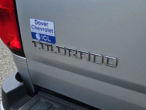 Used 2015 Chevrolet Colorado Z71 AWD/4WD image 12