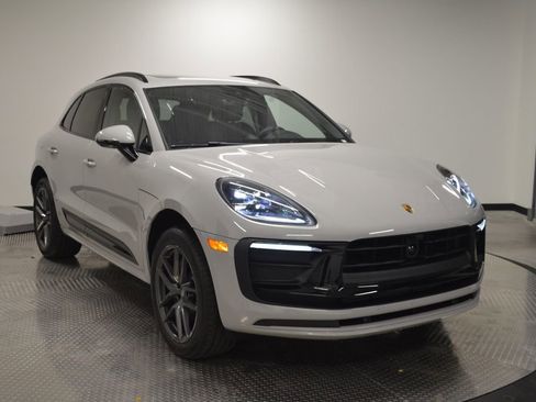 New 2026 Porsche Macan image 7