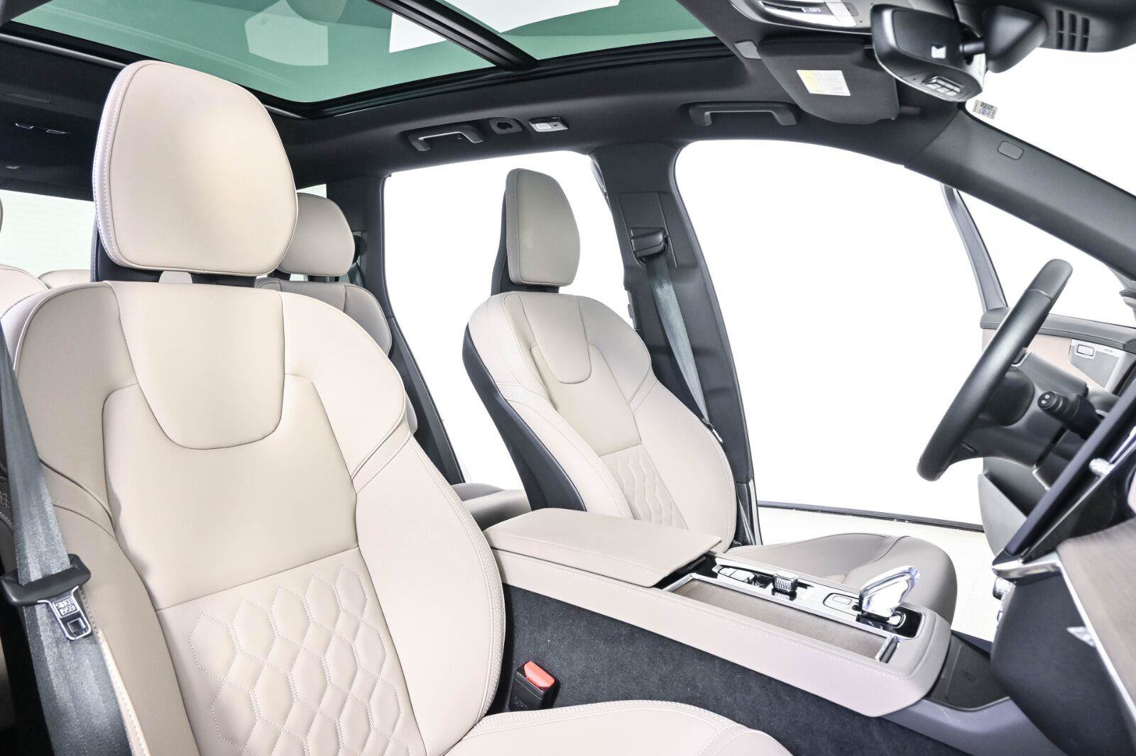 Certified 2026 Volvo XC90 B6 Plus AWD/4WD image 23