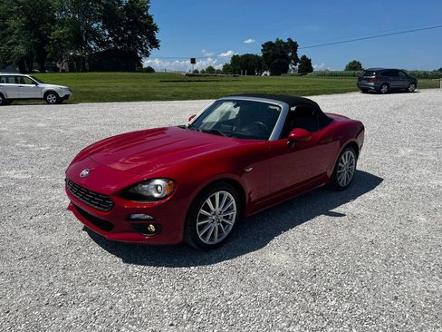 Used 2017 FIAT 124 Spider Lusso RWD image 8