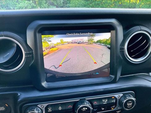 Used 2023 Jeep Wrangler Unlimited Sahara w/ Cold Weather Group AWD/4WD image 19