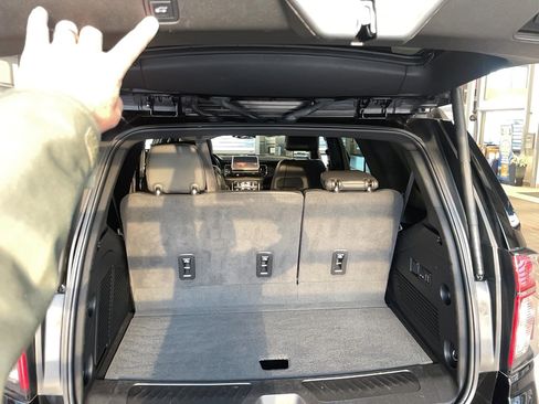 Used 2022 Chevrolet Tahoe LT w/ LT Signature Plus Package image 30