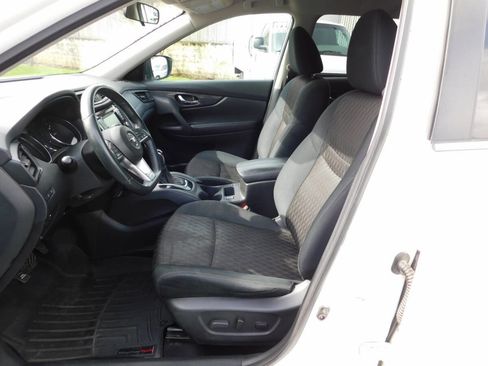 Used 2018 Nissan Rogue SV image 8