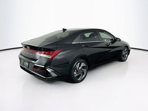 Used 2025 Hyundai Elantra SEL w/ Cargo Package FWD image 9