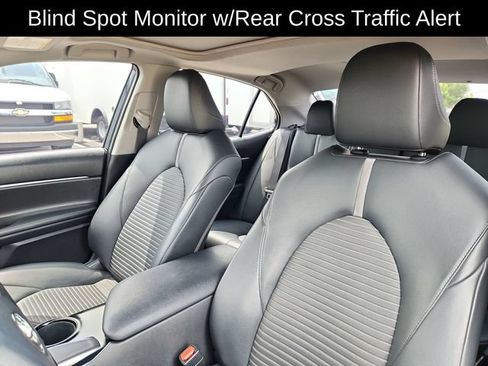 Used 2018 Toyota Camry SE w/ Moonroof Package FWD image 23
