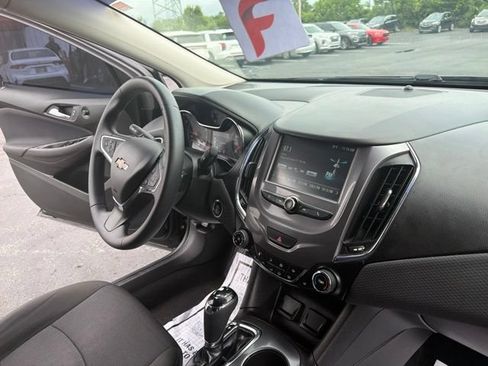 Used 2018 Chevrolet Cruze LT w/ Convenience Package FWD image 21
