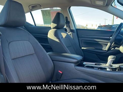 Used 2024 Nissan Altima 2.5 SV image 12