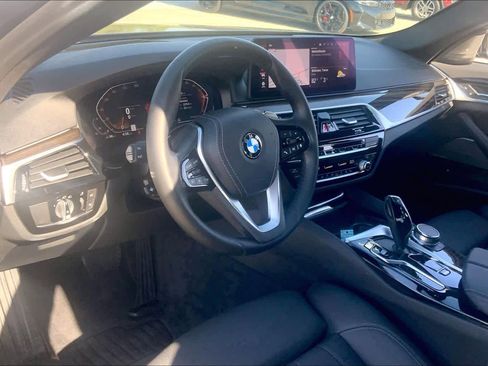 Used 2022 BMW 540i w/ Premium Package image 17