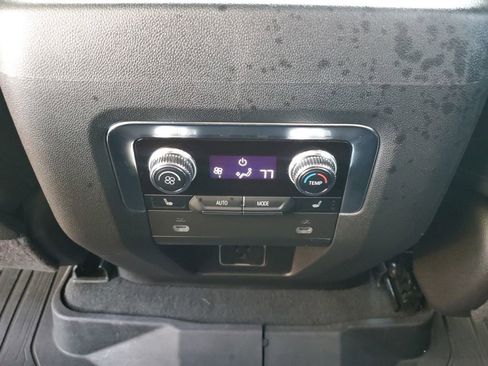 Used 2022 GMC Yukon Denali w/ Denali Premium Package image 21