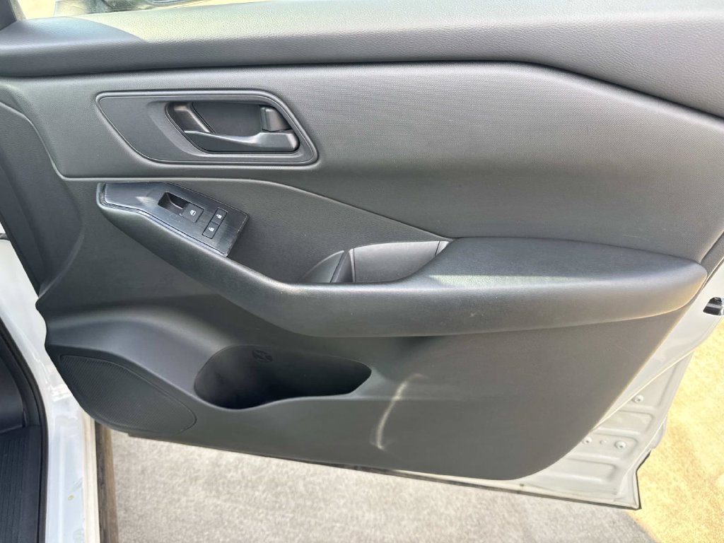 Used 2024 Nissan Rogue S FWD image 18