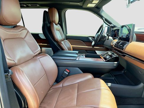 Used 2024 Lincoln Navigator Reserve AWD/4WD image 36