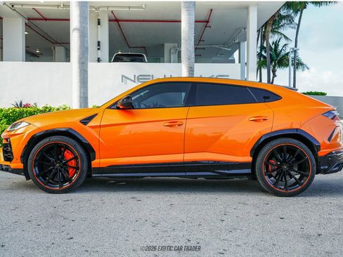 Used 2022 Lamborghini Urus image 3