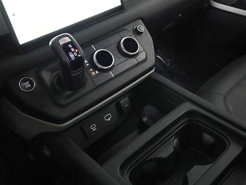 Used 2024 Land Rover Defender 110 SE image 49