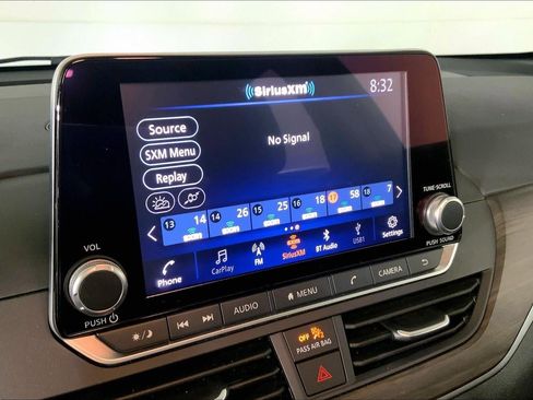 Used 2025 Nissan Altima 2.5 SV FWD image 6