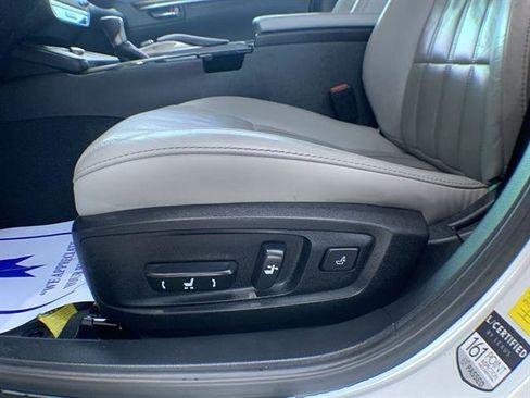 Used 2016 Lexus ES 350 w/ Luxury Package w/Wood Trim image 12