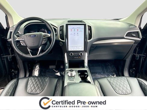 Used 2024 Ford Edge Titanium image 3