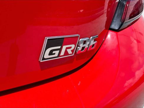 Used 2025 Toyota GR86 w/ ALL Weather Mat Package (TMS) RWD image 7