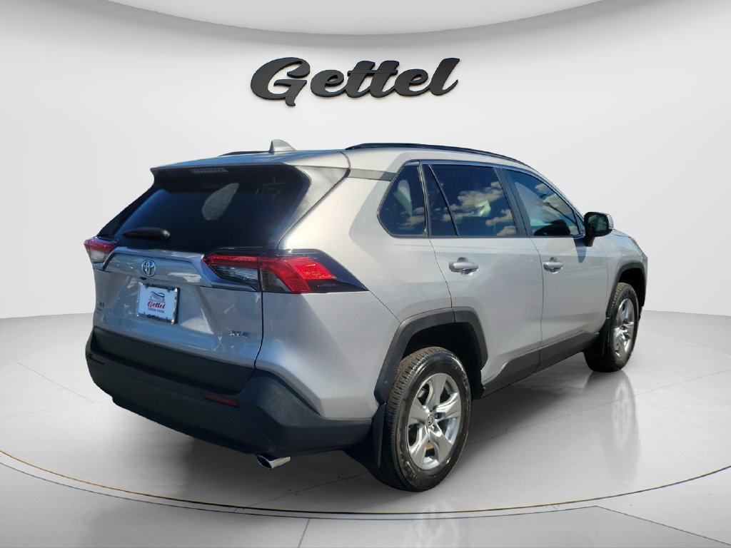 Used 2024 Toyota RAV4 XLE w/ Convenience Package FWD image 5