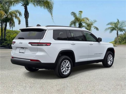 New 2025 Jeep Grand Cherokee L Laredo image 4