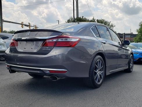 Used 2016 Honda Accord Touring image 8