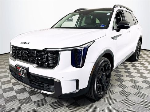 Used 2025 Kia Sorento SX image 3