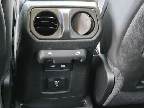 Used 2025 Jeep Wrangler Unlimited Rubicon AWD/4WD image 15