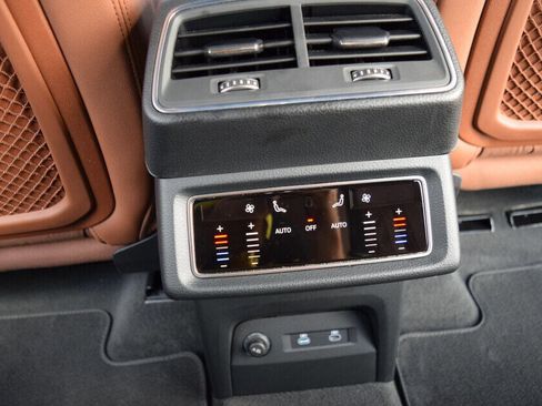 Used 2022 Audi e-tron Premium image 48