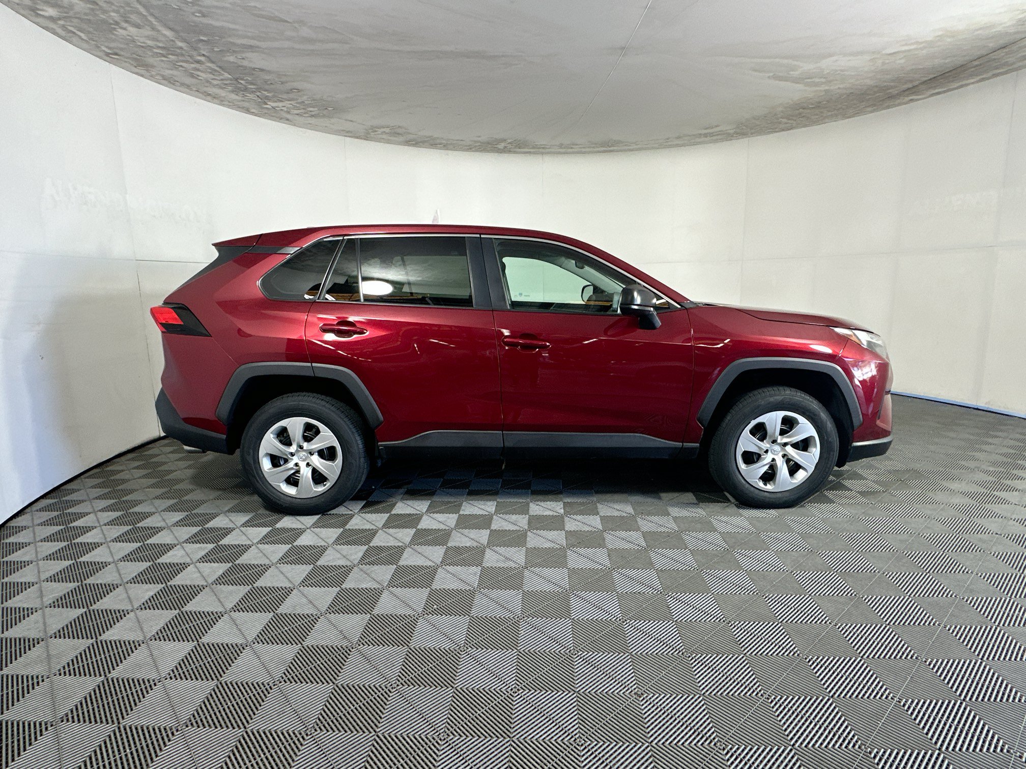 Used 2023 Toyota RAV4 LE FWD image 2