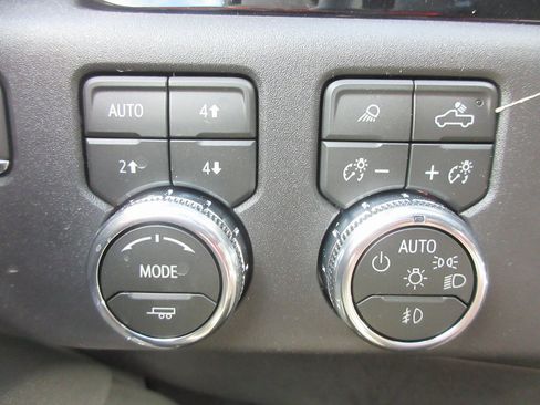 New 2026 GMC Sierra 1500 SLT image 17