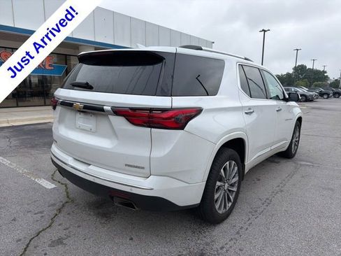 Used 2023 Chevrolet Traverse Premier FWD image 4