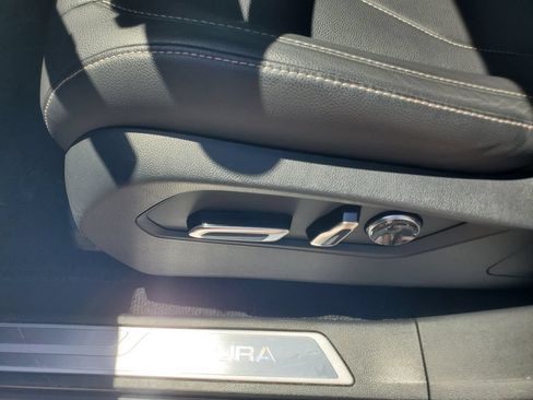 Used 2025 Acura RDX SH-AWD image 18