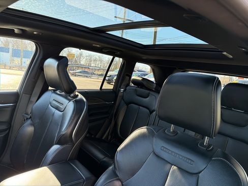 Certified 2022 Jeep Grand Cherokee Overland image 7