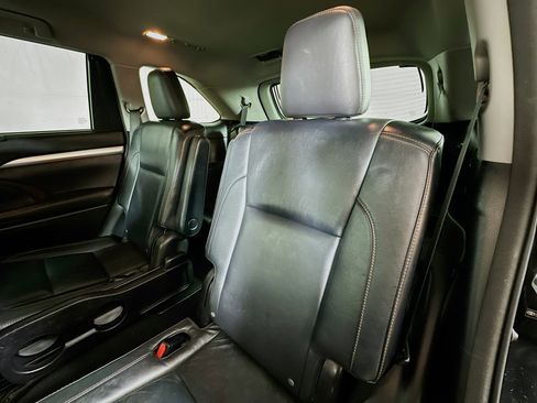 Used 2014 Toyota Highlander XLE image 24