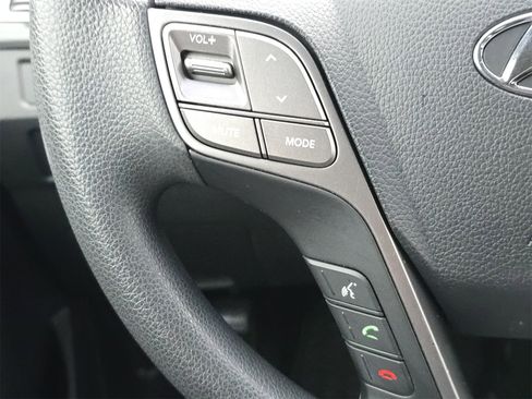 Used 2015 Hyundai Santa Fe GLS image 17