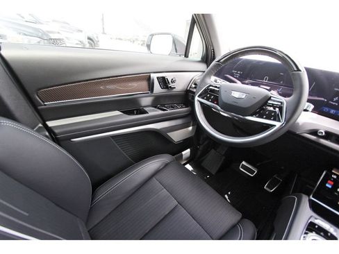 New 2027 Cadillac Vistiq Luxury AWD/4WD image 8