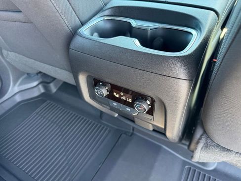 Used 2024 Chevrolet Traverse LT w/ Trailering Package FWD image 17