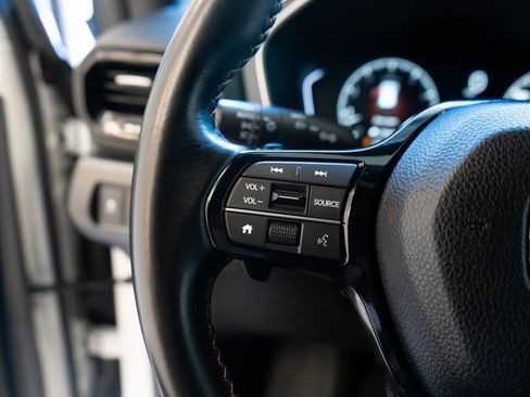 Used 2025 Honda Pilot Sport image 20