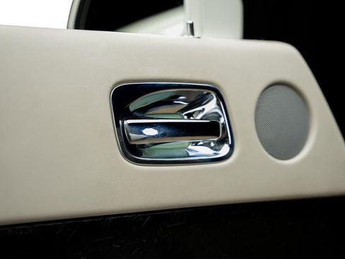 Used 2017 Rolls-Royce Wraith RWD image 64