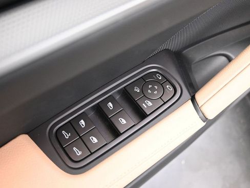 New 2025 Porsche Cayenne image 21