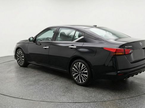 Used 2025 Nissan Altima 2.5 SV FWD image 5