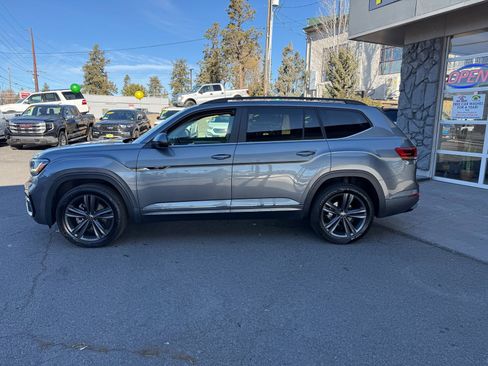Used 2021 Volkswagen Atlas SE image 3